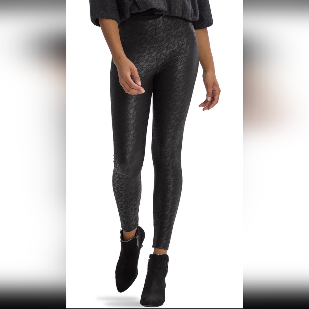 HUE Lacy Leggings